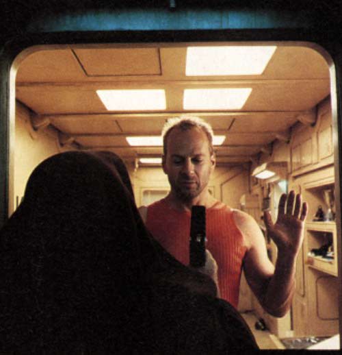 fifthelement_4.jpg (27678 byte)